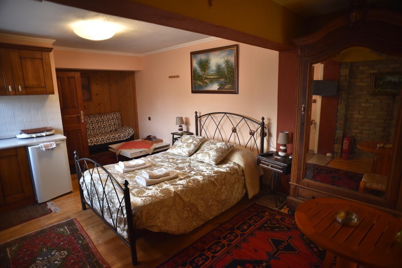Santa Marina Guesthouse Като-Лутраки Экстерьер фото