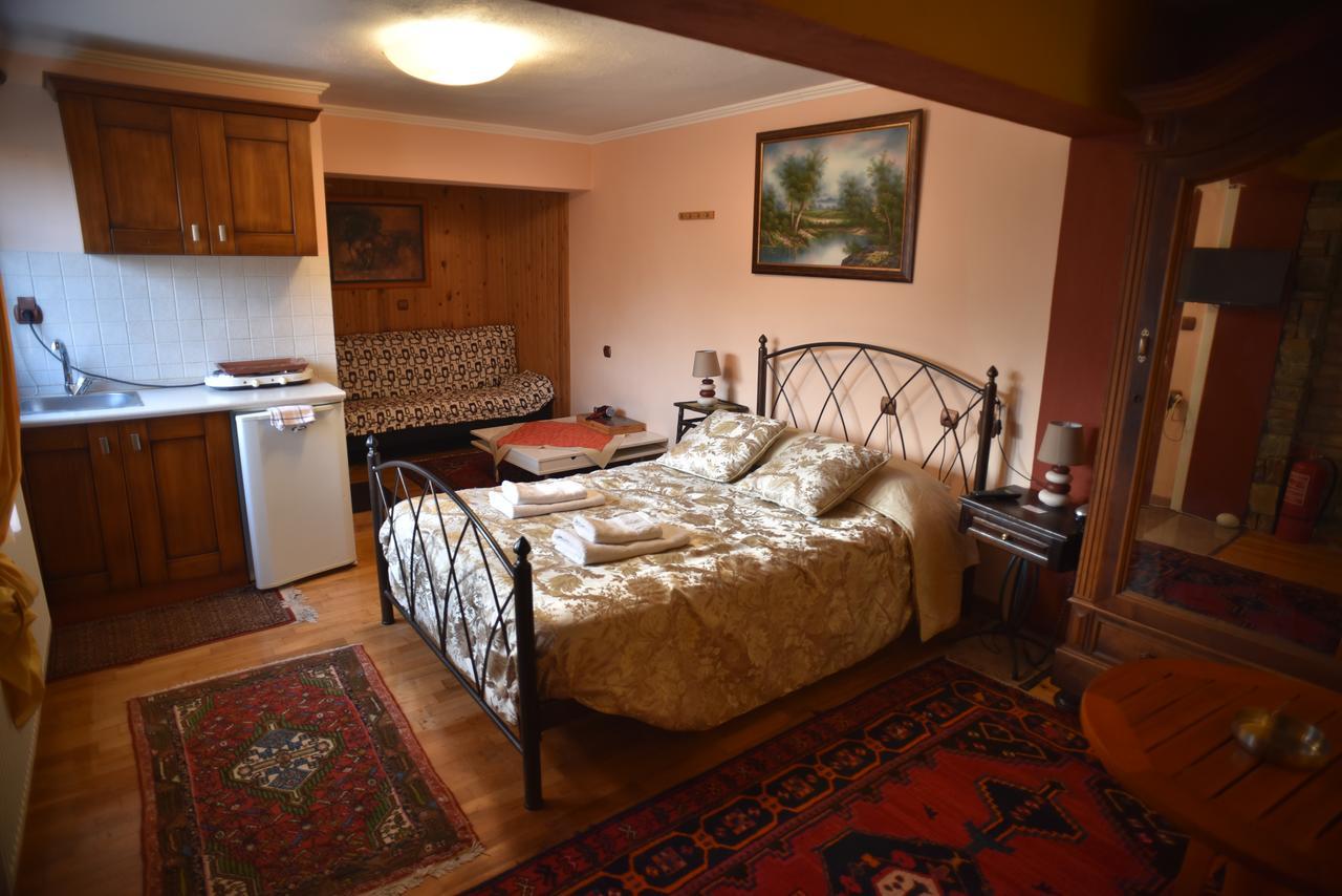 Santa Marina Guesthouse Като-Лутраки Экстерьер фото