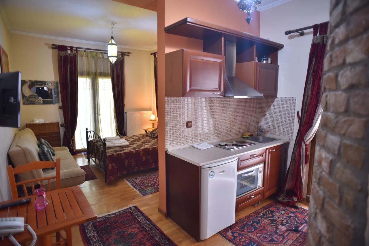 Santa Marina Guesthouse Като-Лутраки Экстерьер фото