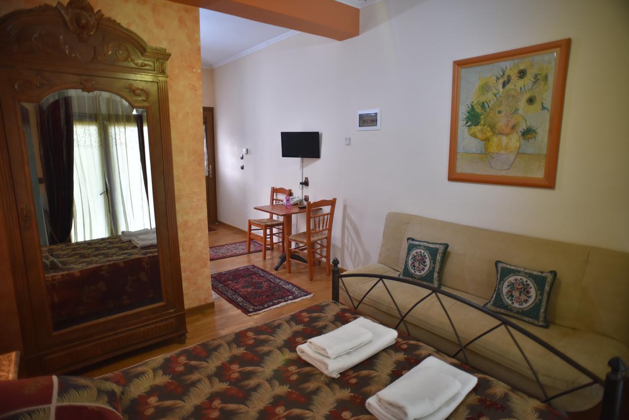 Santa Marina Guesthouse Като-Лутраки Экстерьер фото
