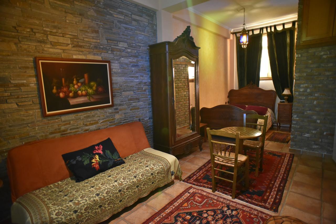 Santa Marina Guesthouse Като-Лутраки Экстерьер фото